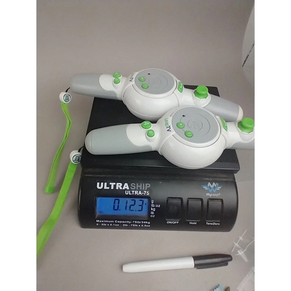 LeapFrog LeapTV Wireless‎ Transforming Controllers Set of 2 White Green Motion